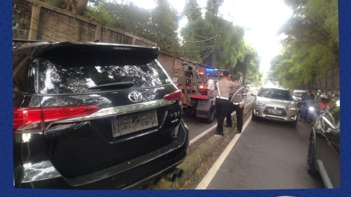 Kecelakaan Mobil di Patal Senayan