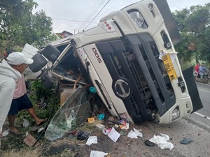 Truk Vs Mopen di Simalungun, 1 Tewas-4 Luka