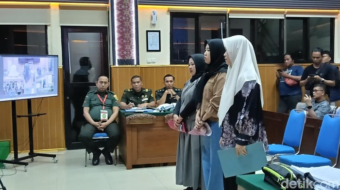 Keluarga korban bersaksi di persidangan