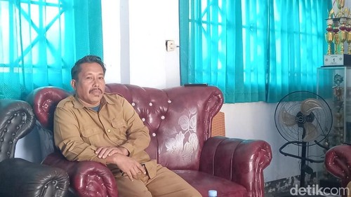 Kepala SMP N 1 Dompu, Abdul Basit, Senin (30/6/2025). (Faruk)