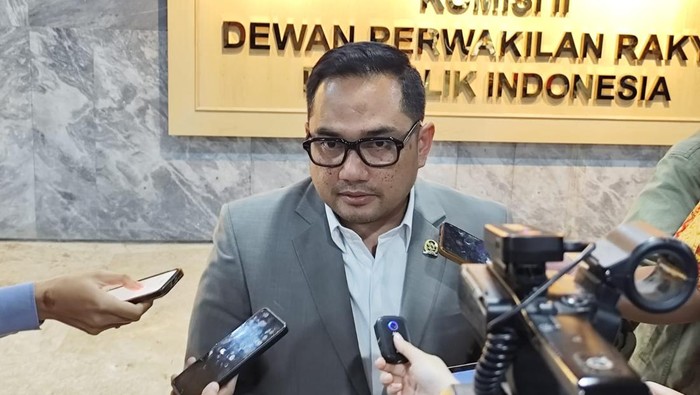 Ketua Komisi II DPR RI Rifqinizamy Karsayuda di gedung DPR RI, Kamis (30/6/2025)