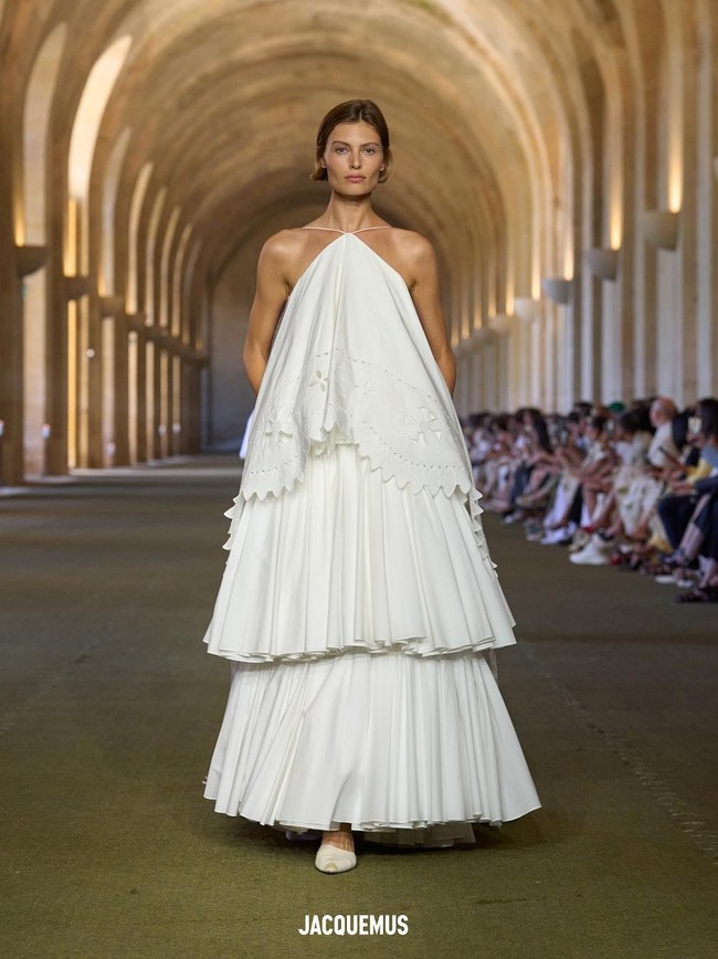 Foto: Koleksi Jacquemus Spring 2026, Terinspirasi Masa Kecil di Desa Foto: Koleksi Jacquemus Spring 2026, Terinspirasi Masa Kecil di Desa