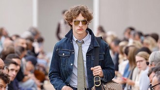 Tips Styling Dasi untuk Gaya Kasual, Diprediksi Jadi Tren Fashion 2026