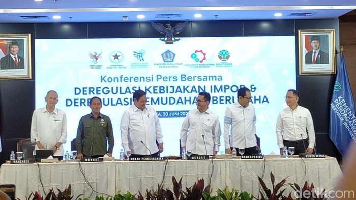 Konferensi Pers Deregulasi Impor