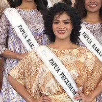 Saat konferensi pers, pihak penyelenggara Miss Indonesia tidak menjelaskan soal diskualifikasi terhadap perwakilan Papua Pegunungan, Merince Kogoya. Hanya saja saat perkenalan diketahui finalis Papua Pegunungan yang awalnya Merince digantikan oleh Karmen Anastasya. Foto: Dok. Youtube Miss Indonesia.
