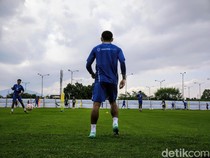Bojan Hodak Nilai Rumput Lapangan Latihan Persib Belum Ideal