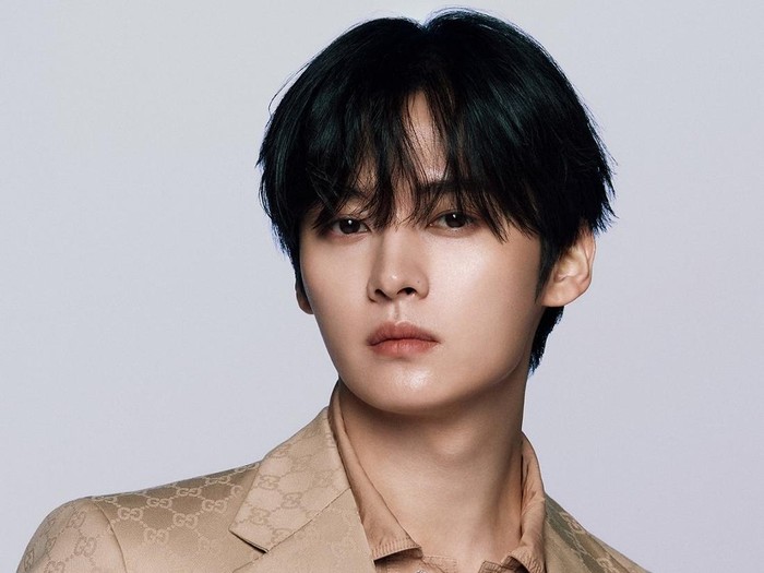 Lee Know Stray Kids Lee Know Stray Kids diumumkan sebagai global brand ambassador Gucci.