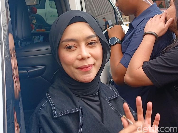 Lirikan Mata Lesti Kejora Mode Mikir, Senyum dan Kaget