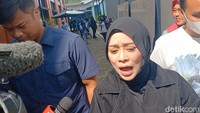 Loh, Lesti kaget karena apa ya? Foto: Febryantino/detikcom