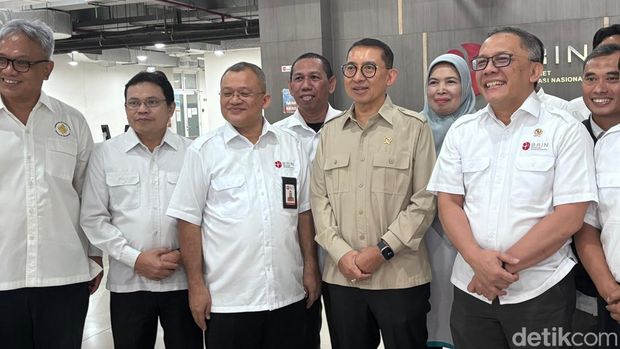 Menteri Kebudayaan Fadli Zon fasilitas penyimpanan koleksi ilmiah arkeologi di Kawasan Sains dan Teknologi Soekarno, Badan Riset dan Inovasi Nasional (BRIN) Cibinong, Kabupaten Bogor, Senin (30/6/2025).
