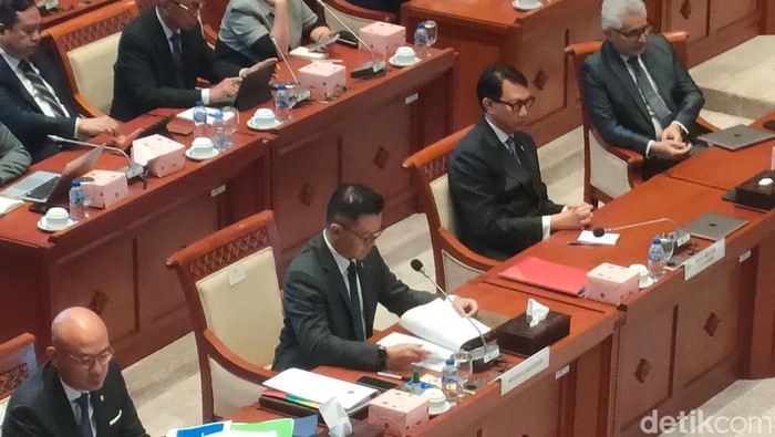 Menlu RI Sugiono menghadiri Rapat Kerja Komisi I DPR, Senin (30/6/2025). Rapat ini membahas eskalasi konflik di Timur Tengah.
