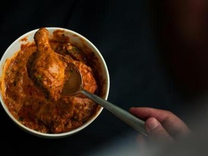 Menu Kari Buatannya Dikritik Terlalu Berminyak, Chef Ini Minta Maaf