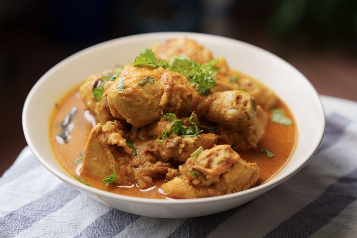Menu Kari Buatannya Dikritik Terlalu Berminyak, Chef Ini Minta Maaf