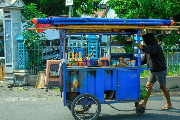 Mie Ayam Gerobak, Warisan Kuliner Sejak Abad ke-7 yang Masih Bertahan