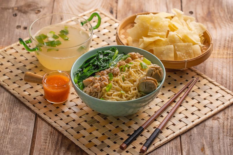 Mie Ayam Gerobak, Warisan Kuliner Sejak Abad ke-7 yang Masih Bertahan