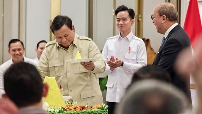 Momen Prabowo Bareng Gibran Syukuran Kantor Baru Danantara