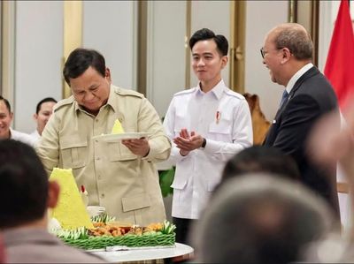 Momen Prabowo Bareng Gibran Syukuran Kantor Baru Danantara