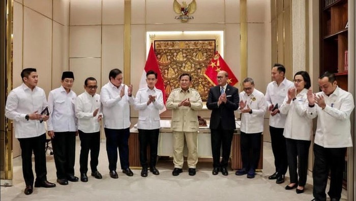 Presiden Prabowo Subianto dan Wakil Presiden Gibran Rakabuming Raka menyambangi kantor baru Badan Pengelola Investasi Danantara, Senin (30/6/2025). Nama kantornya, Wisma Danantara Indonesia, sebelumnya di Plaza Mandiri, berlokasi di Jalan Gatot Subroto, Jakarta.