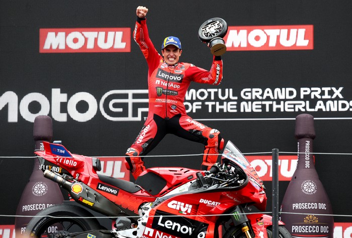 MotoGP - Grand Prix of Netherlands -TT Circuit Assen, Assen, Netherlands - June 29, 2025 Ducati Lenovo Teams Marc Marquez celebrates on the podium after winning the Grand Prix of Netherlands REUTERS/Yves Herman     TPX IMAGES OF THE DAY