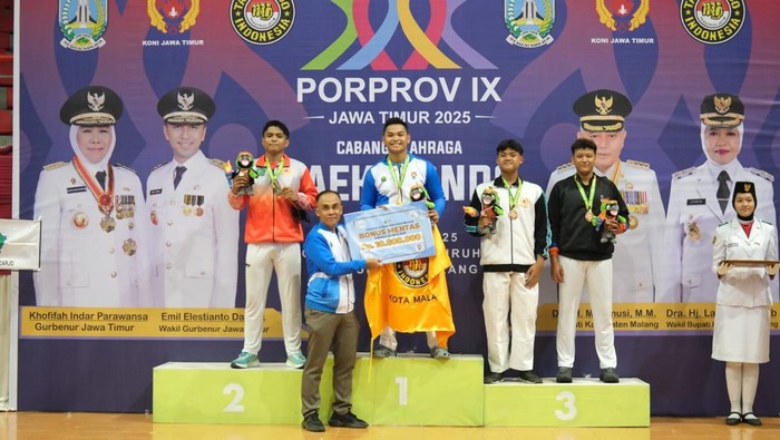 Muhfasha, mahasiswa Fakultas Ekonomi dan Bisnis (FEB) Universitas Brawijaya (UB) meraih juara 1 cabang olahraga Taekwondo pada Porprov Jatim
