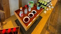 Tak hanya produk soy sauce tetapi banyak juga bahan-bahan masak lainya. Bahkan produk sake yang juga diproduksi di pabrik ini bisa dibeli sekaligus. Foto: Google Review