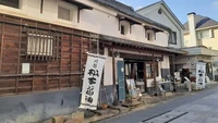 Di Jepang ada sebuah pabrik kecap soy sauce yang bangunannya sudah berusia 250 tahun. Mulai dari produksi hingga penjualan produknya masih dilakukan di tempat yang sama. Foto: Google Review