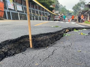 Jalan Nasional Trenggalek-Panggul Amblas di Sejumlah Titik