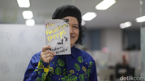 Lihat Lagi Aksi Andrea Hirata di Sesi Sharing Menulis Kreatif