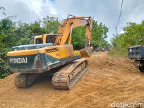 Warga Sekotong Patungan Perbaiki Jalan, Bupati Lombok Barat: APBD Terbatas