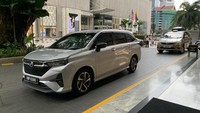 Perodua Alza mencuri perhatian karena wujudnya yang sangat menyerupai Daihatsu Xenia. Foto: (Dina Rayanti/detikOto)