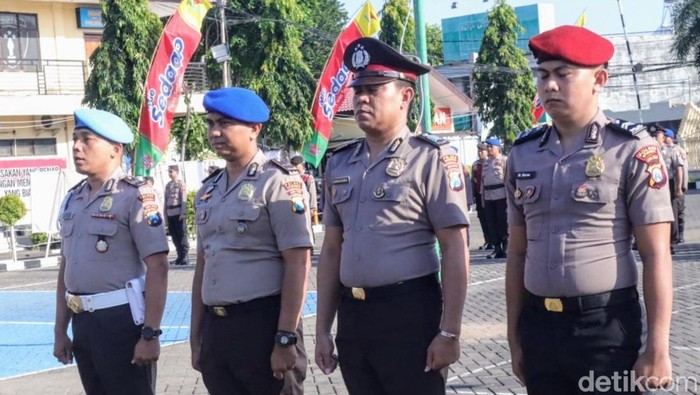 Perwakilan anggota Polres Situbondo yang dapat kenaikan pangkat