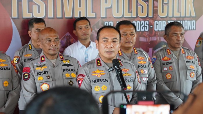 Polda Riau menggelar lomba Festival Polisi Cilik dalam menyambut Hari Bhayangkara ke-79. Kegiatan ini dibuka oleh Kapolda Riau Irjen Herry Herywan, di GOR Tribuana, Pekanbaru, Senin (30/6/2025).
