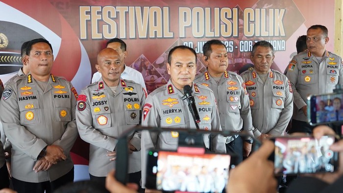 Polda Riau menggelar lomba Festival Polisi Cilik dalam menyambut Hari Bhayangkara ke-79. Kegiatan ini dibuka oleh Kapolda Riau Irjen Herry Herywan, di GOR Tribuana, Pekanbaru, Senin (30/6/2025).