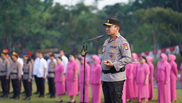 Polda Riau menggelar upacara kenaikan pangkat periode 1 Juli 2025 menjelang Hari Bhayangkara ke-79. Upacara dipimpin Kapolda Riau Irjen Herry Heryawan, di Mapolda Riau, Senin (30/6/2025).