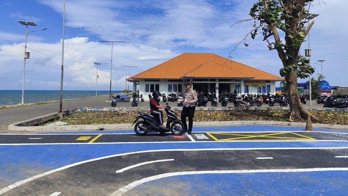 Sat Lantas Polres Gresik membuka Satpas Percobaan di Pulau Bawean