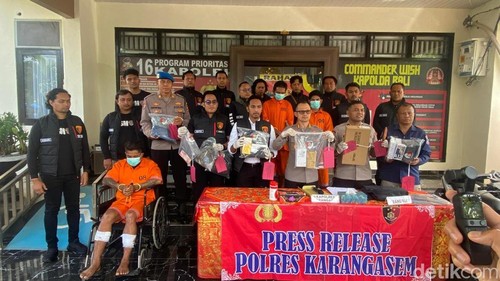 Polres Karangasem saat melaksanakan press release pencurian dengan pemberatan, Senin (30/6/2025). (I Wayan Selamat Juniasa)