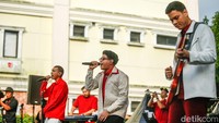 RAN tampil menghibur penonton pada HUT ke-25 Lion Air.