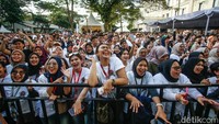 Penonton yang merupakan karyawan Lion Air dan keluarga tampak antusias menyaksikan RAN. Selain pertunjukan musik, para karyawan turut mendapatkan doorprize bepergian ke dalam dan luar negeri hingga umroh gratis.