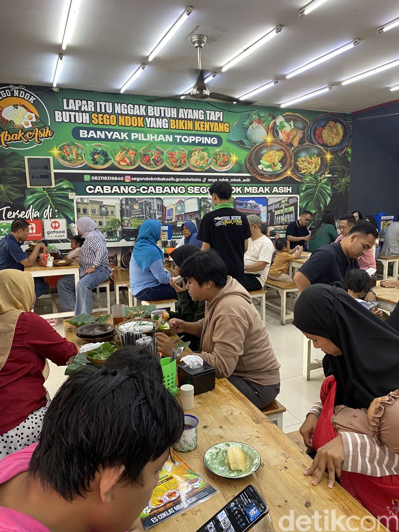 Sego Ndok Mbak Asih: Sedap! Nasi Telur Komplet Rp 20 Ribuan yang Viral di Bekasi