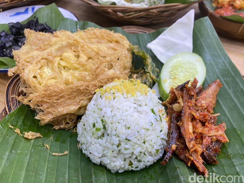 Sego Ndok Mbak Asih: Sedap! Nasi Telur Komplet Rp 20 Ribuan yang Viral di Bekasi