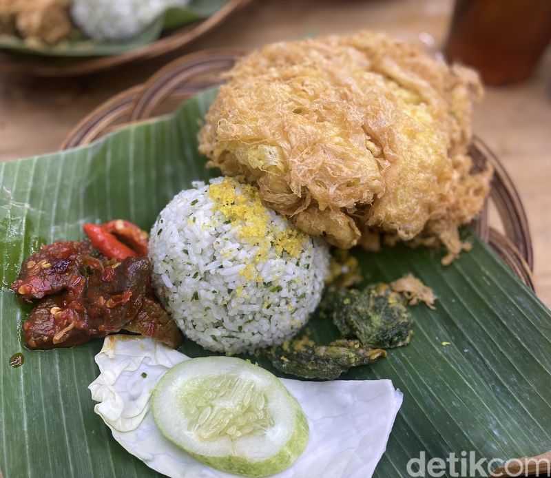 Sego Ndok Mbak Asih: Sedap! Nasi Telur Komplet Rp 20 Ribuan yang Viral di Bekasi