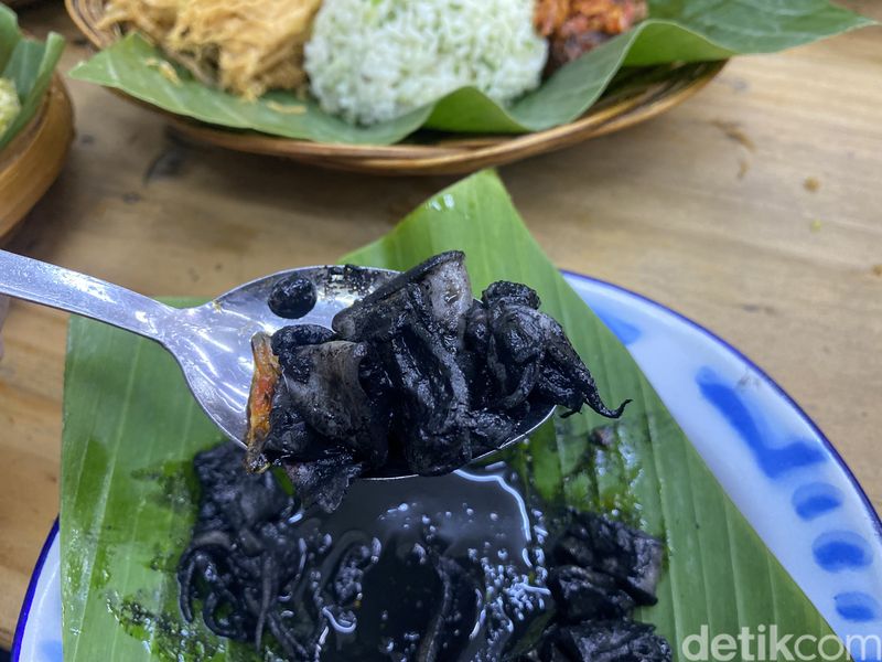 Sego Ndok Mbak Asih: Sedap! Nasi Telur Komplet Rp 20 Ribuan yang Viral di Bekasi
