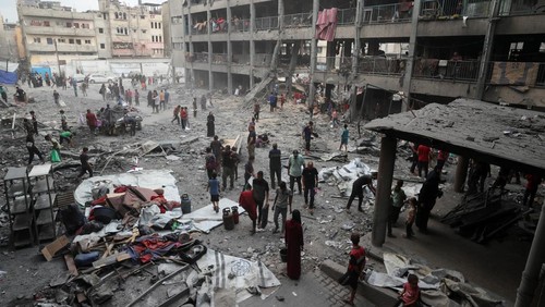 Palestinians inspect the damage at an UNRWA school sheltering displaced people that was hit in an Israeli air strike on Sunday, in Gaza City, June 30, 2025. REUTERS/Mahmoud Issa