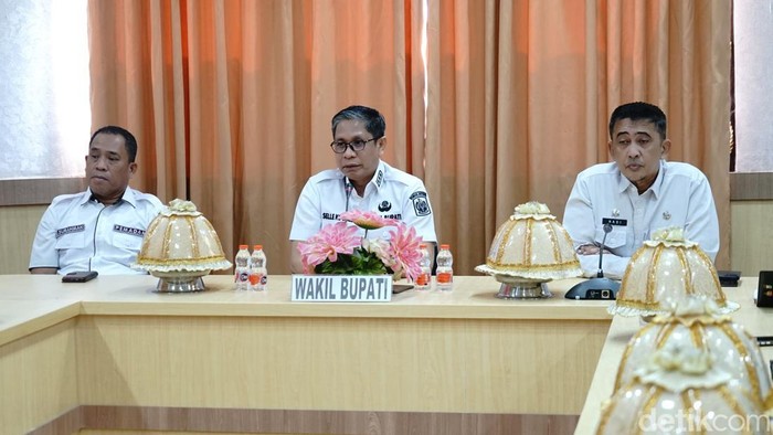 Wakil Bupati Soppeng Selle Ks Dalle (tengah).