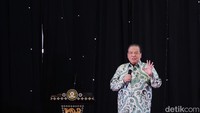 Melansir CNBCIndonesia, dalam kesempatan itu, CT, sapaan akrab Chairul Tanjung, menyinggung dua faktor pemicu ketidakpastian saat ini, yaitu perubahan demografi dan masalah lingkungan. Perubahan generasi ini menyebabkan perubahan perilaku yang sangat luar biasa dan pengaruhnya terhadap politik, ekonomi, hingga sosial budaya.