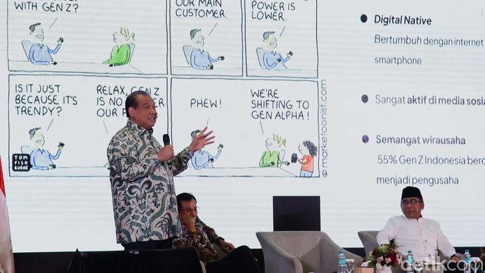 Seminar Kebangsaan di Lemhanas Para narasumber memaparkan pandangannya dalam seminarΒ 'Membangun Kemandirian Bangsa di Tengah Ketidakpastian Geopolitik Global' di gedung Lemhanas, Jakarta, Senin (30/6/2026). Hadir dalamΒ diskusiΒ tersebut (kiri-kanan) ekonom Raden Pardede, Ketua Dewan Usaha Kadin Chairul Tanjung, Ketum PBNU Yahya Cholil Staquf dan host Chaca Annisa. Turut memberi keynote speech Gubernur Lemhanas Ace Hasan Syadzily.