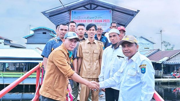 Serah terima jembatan dari perusahaan ke pemerintah desa di OKI.