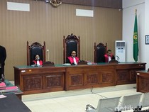 Sidang Eks Kapolres Ngada Dikawal Puluhan Polisi