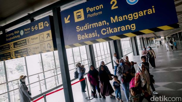 Stasiun Tanah Abang, Jakarta, kini tampil lebih modern setelah proses revitalisasi rampung dan resmi digunakan sejak Minggu (29/6/2025).