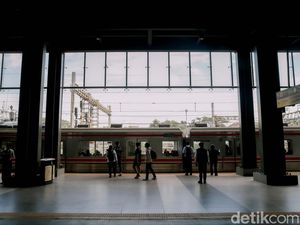 Penumpang KRL Ungkap Ciri-ciri Pria Ngintip di Peron Stasiun Kebayoran